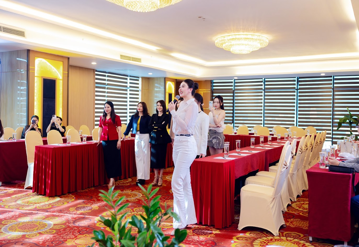 Album Hoa hậu ngành làm đẹp 1