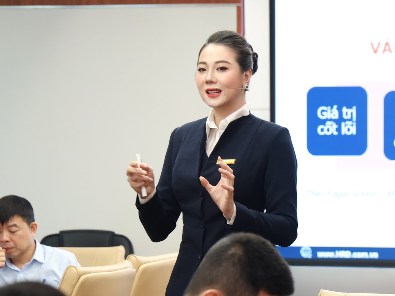 Hellen Thanh Thùy - Đào tạo thực chiến