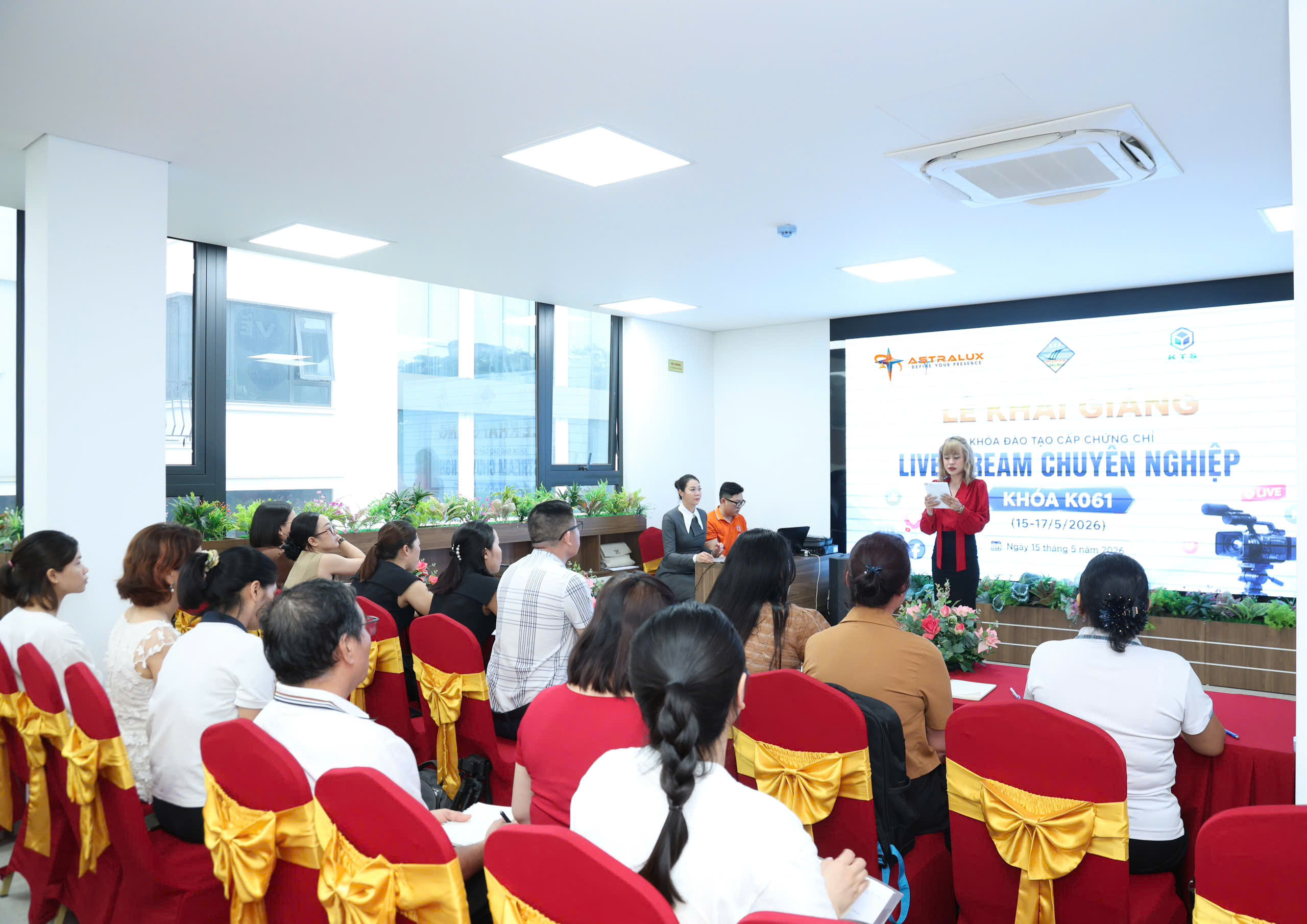 ASTRALUX CAPITAL ĐỀ XUẤT MÔ HÌNH “LIVESTREAM 100 NGÀY”, ĐỒNG HÀNH ĐƯA SẢN PHẨM ĐỊA PHƯƠNG LÊN MÔI TRƯỜNG SỐ